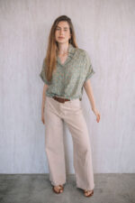 ⁦חולצת אואזיס מוזהב⁩ – תמונה ⁦2⁩